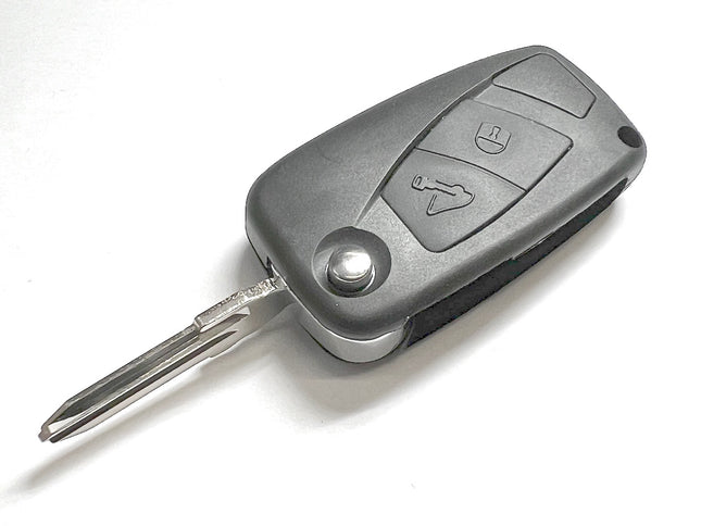 RFC 2 button flip key case for Iveco Daily MK4 2006 2007 2008 2009 2010 2011 GT10 key blank